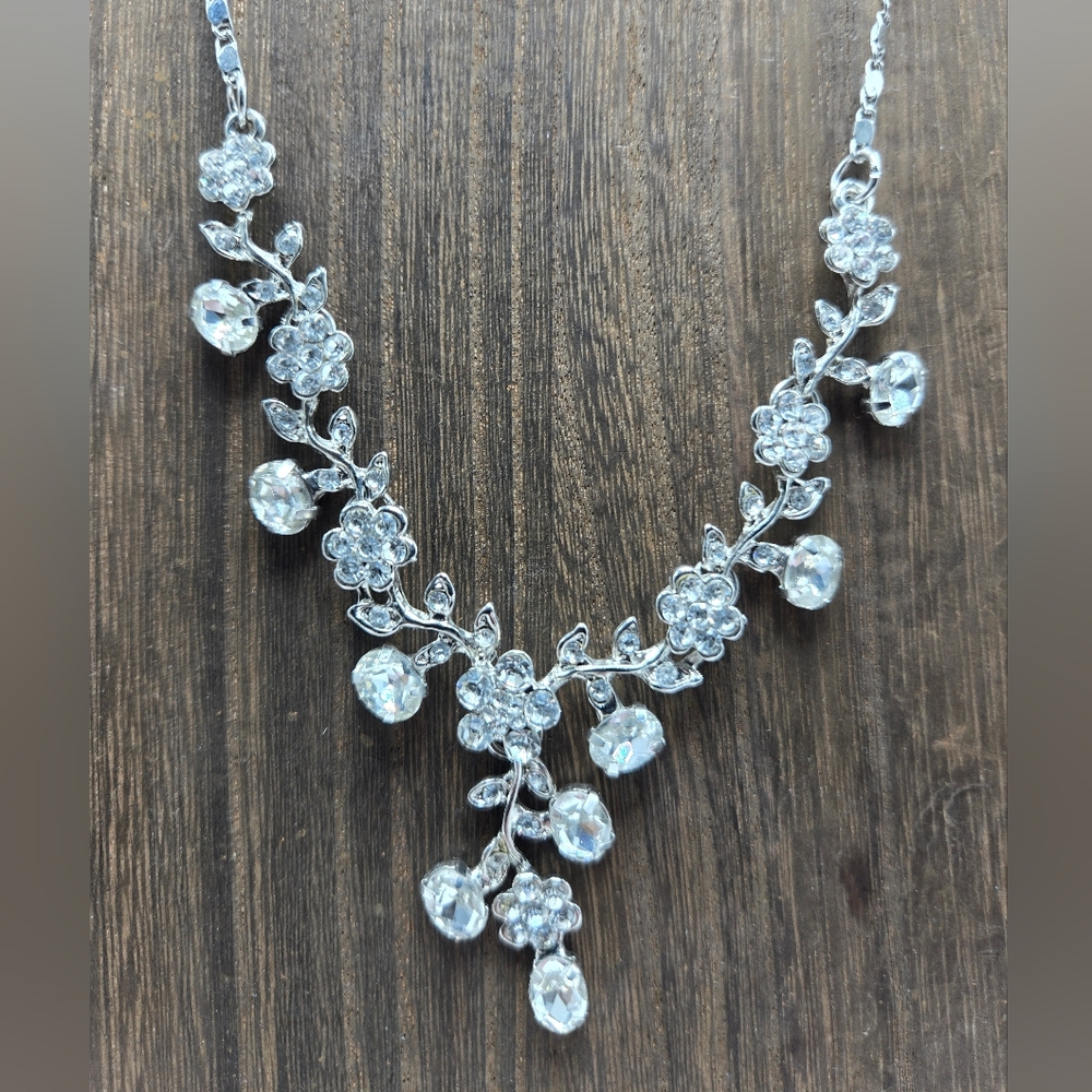 Bridal Clear Rhinestone Necklace & Earrings Set Pierced Silver Tone Jewelry - Picture 2 of 9